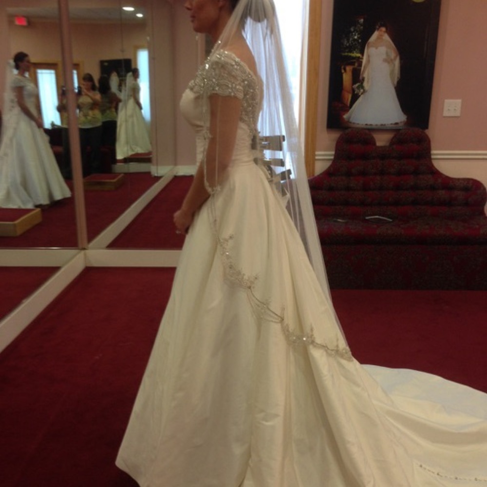 Justin Alexander Wedding Dress (9770) NEVER WORN OR ALTERED